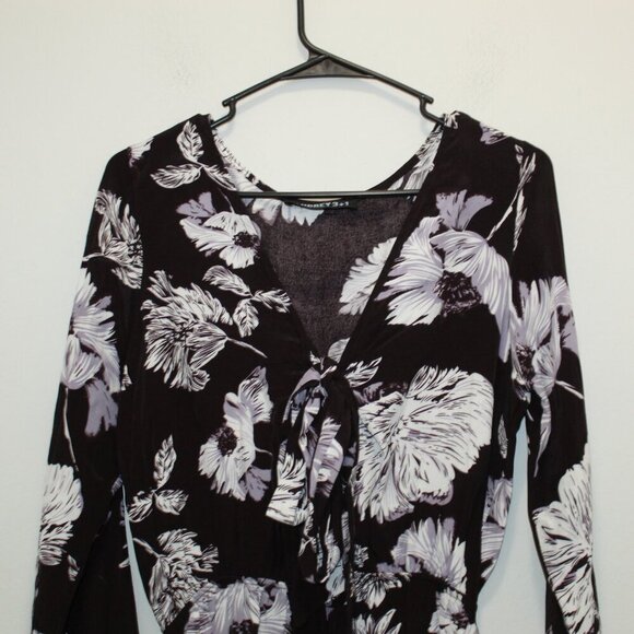 Audrey 3 +1 Floral Romper Size Medium - Picture 2 of 10